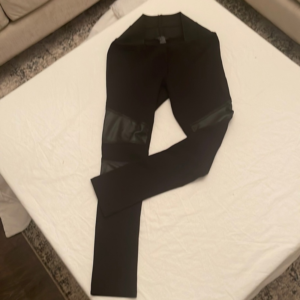 Black spandex leggings (rayon & nylon blend) size L